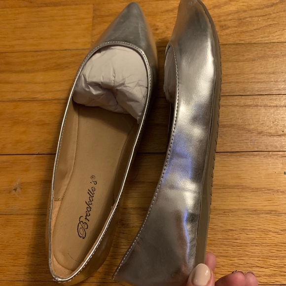 Silver pointy flats- never worn - Picture 4 of 4